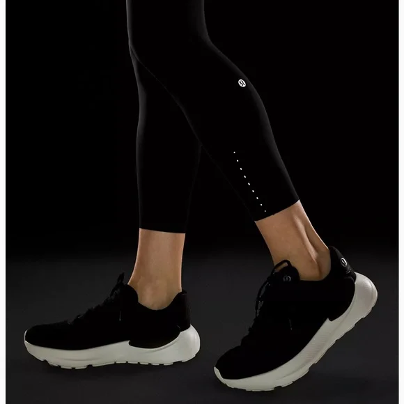 Fast and Free High-Rise Tight 25” Pockets 4 - Picture 4 of 8